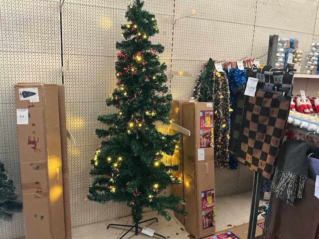 Kunststof kerstboom. - afbeelding 2 van  3