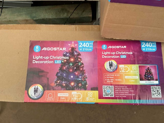 Kunststof kerstboom. - afbeelding 1 van  3