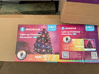 Kunststof kerstboom. - afbeelding 1 van  3