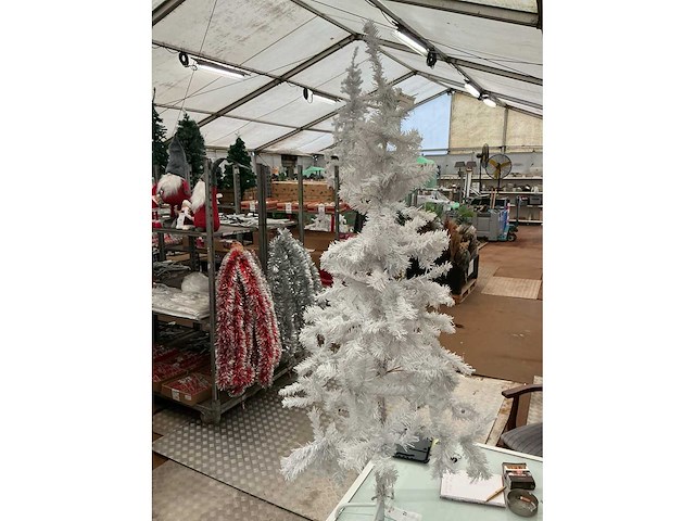 Kunststof kerstboom. - afbeelding 2 van  2