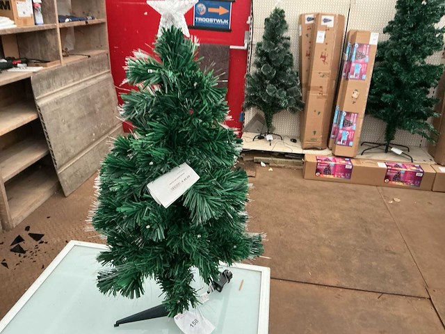 Kunststof kerstboom. - afbeelding 1 van  2
