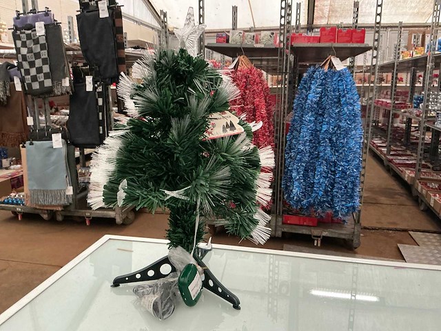 Kunststof kerstboom. - afbeelding 1 van  1