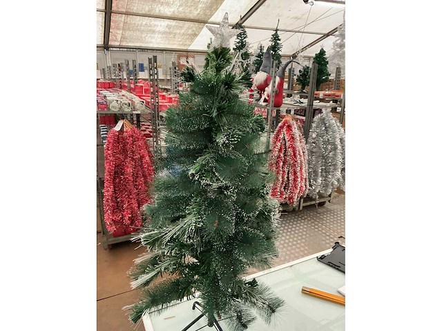 Kunststof kerstboom. - afbeelding 2 van  2