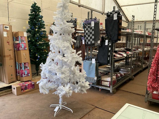 Kunststof kerstboom. - afbeelding 1 van  2