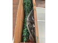 Kunststof kerstboom. - afbeelding 2 van  2
