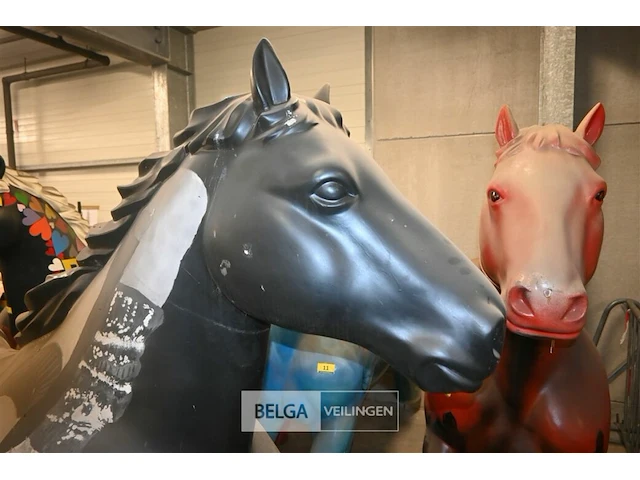 Kunststof paard - afbeelding 3 van  6
