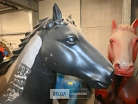 Kunststof paard - afbeelding 3 van  6