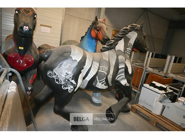 Kunststof paard - afbeelding 4 van  6