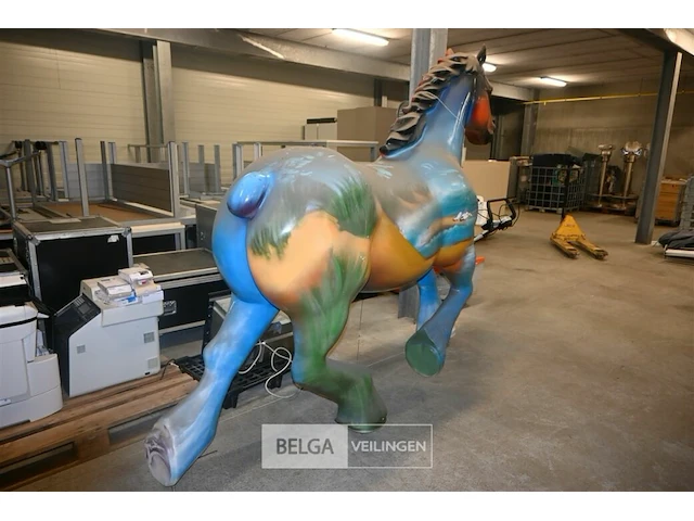 Kunststof paard - afbeelding 3 van  7