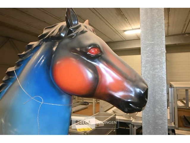 Kunststof paard - afbeelding 5 van  7