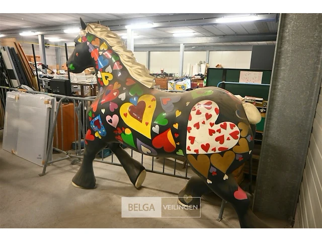 Kunststof paard - afbeelding 3 van  8