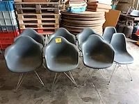 Kunststof stoelen. 8 stuks