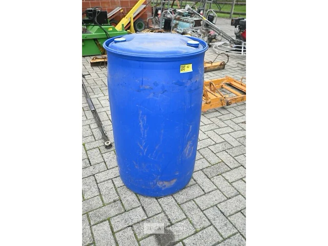 Kunststof vat met "ad blue" - afbeelding 1 van  3