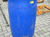 Kunststof vat met "ad blue" - afbeelding 1 van  3