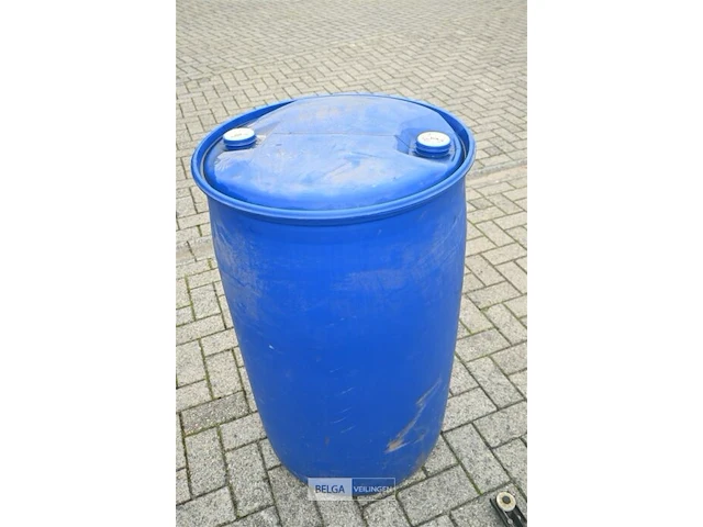 Kunststof vat met "ad blue" - afbeelding 3 van  3