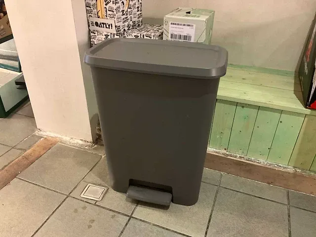 Kunststoffen vuilnisbak vv voetpedaal - afbeelding 1 van  3