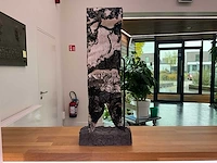 Kunstwerk nn, getekend “belgian fashion award 2018”