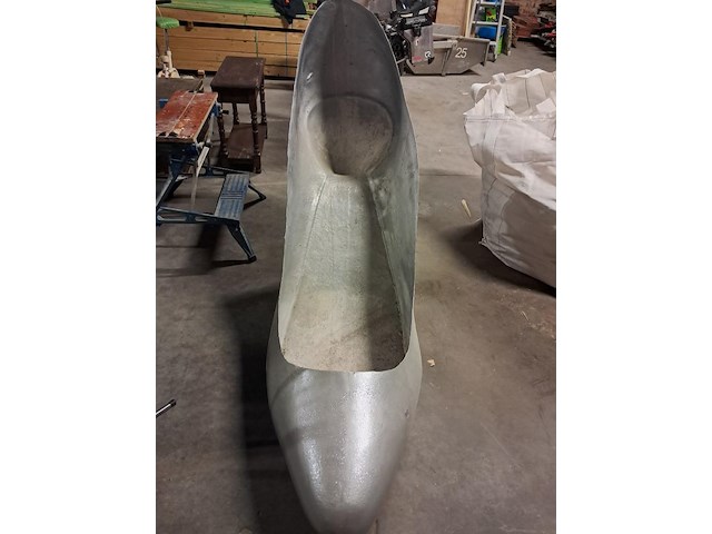 Kunstwerk schoen 2000mm x 700mm x 1400mm hoogte - afbeelding 1 van  6