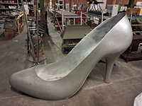 Kunstwerk schoen 2000mm x 700mm x 1400mm hoogte - afbeelding 2 van  6