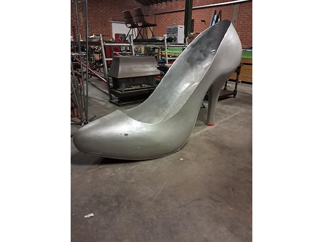 Kunstwerk schoen 2000mm x 700mm x 1400mm hoogte - afbeelding 6 van  6