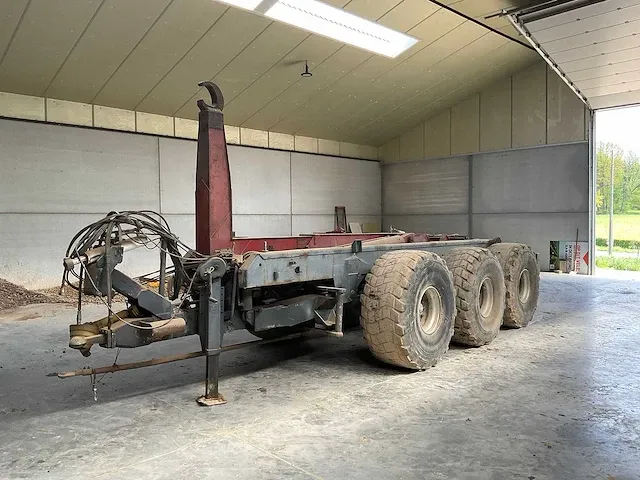 Kurstjens haakarmsysteem containerchassis - afbeelding 12 van  20