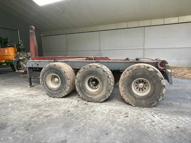 Kurstjens haakarmsysteem containerchassis - afbeelding 14 van  20