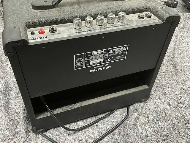 Kustom kba16 basversterker - afbeelding 4 van  5