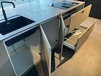 Kvik avolia clay/corisa showroom co22-0324 keukenopstelling - afbeelding 11 van  21