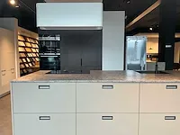 Kvik avolia clay/corisa showroom co22-0324 keukenopstelling