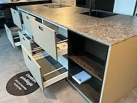 Kvik avolia clay/corisa showroom co22-0324 keukenopstelling - afbeelding 13 van  21