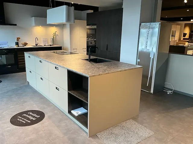 Kvik avolia clay/corisa showroom co22-0324 keukenopstelling - afbeelding 12 van  21