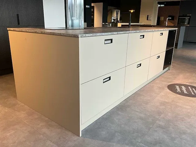 Kvik avolia clay/corisa showroom co22-0324 keukenopstelling - afbeelding 15 van  21