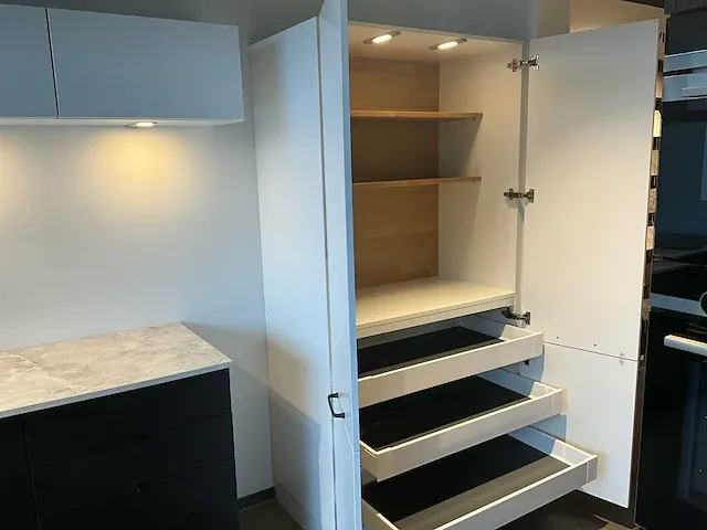 Kvik bordo black showroom co22-0432 keukenopstelling - afbeelding 5 van  14