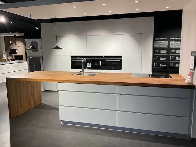 Kvik mano white showroom co17-0011 keukenopstelling - afbeelding 1 van  21