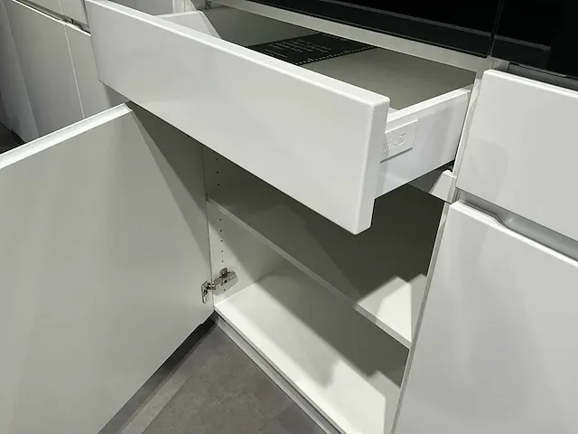 Kvik mano white showroom co17-0011 keukenopstelling - afbeelding 19 van  21