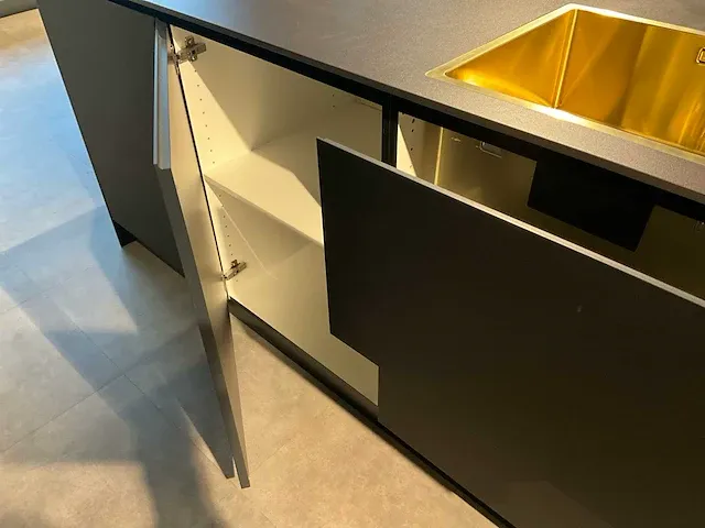 Kvik prato black showroom co17-0018 keukenopstelling - afbeelding 8 van  17