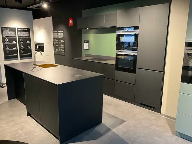 Kvik prato black showroom co17-0018 keukenopstelling - afbeelding 11 van  17