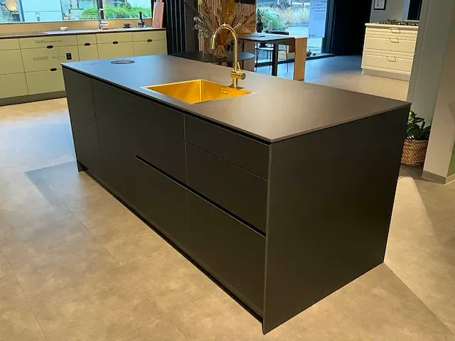 Kvik prato black showroom co17-0018 keukenopstelling - afbeelding 13 van  17