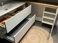 Kvik showroom mano white hangkast in l-vorm badkamermeubel - afbeelding 4 van  4