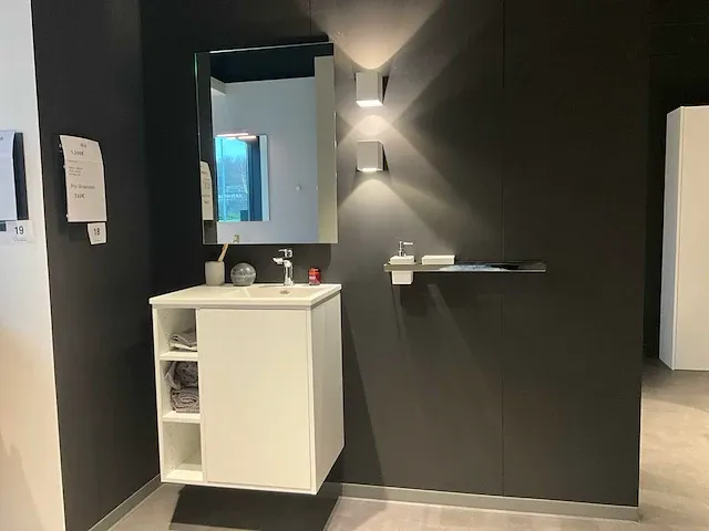 Kvik showroom milk hangkast badkamermeubel - afbeelding 1 van  5