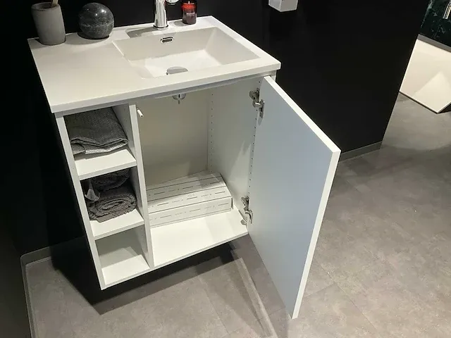 Kvik showroom milk hangkast badkamermeubel - afbeelding 3 van  5