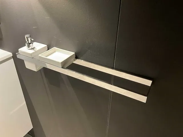 Kvik showroom milk hangkast badkamermeubel - afbeelding 5 van  5