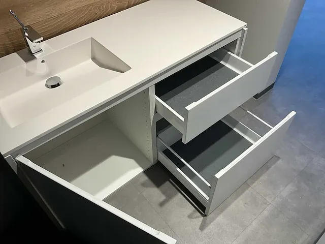 Kvik showroom tinta white hangkast badkamermeubel - afbeelding 3 van  4