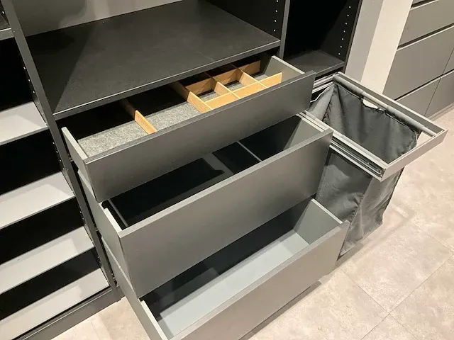 Kvik showroom vario19 inbouw l-vorm dressing - afbeelding 3 van  4