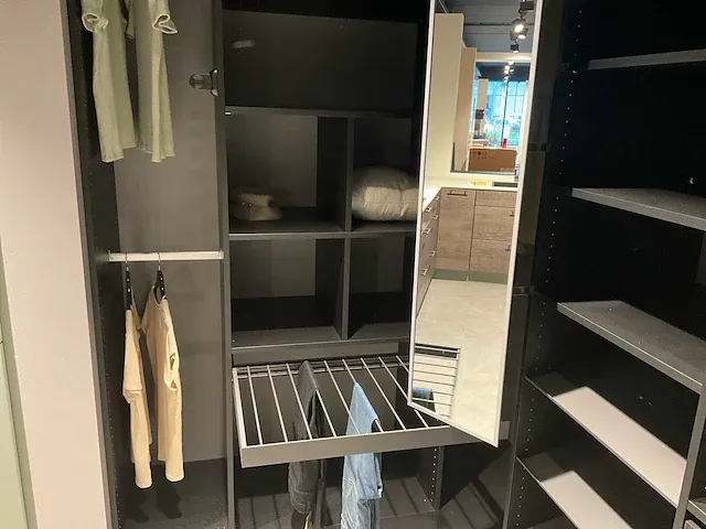Kvik showroom vario19 inbouw l-vorm dressing - afbeelding 4 van  4