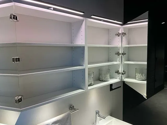 Kvik showroom veda hangkast badkamermeubel met spiegelkast - afbeelding 4 van  5