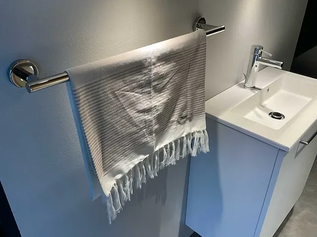 Kvik showroom veda hangkast badkamermeubel met spiegelkast - afbeelding 5 van  5