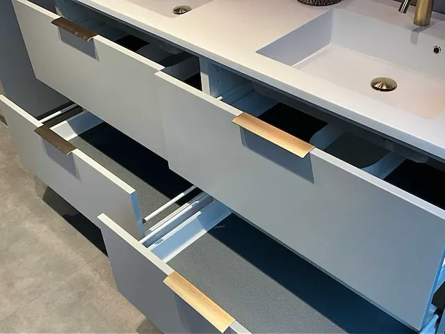 Kvik showroom veda pure grey hangkast badkamermeubel - afbeelding 4 van  5