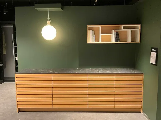 Kvik showroom wandkast - afbeelding 1 van  7