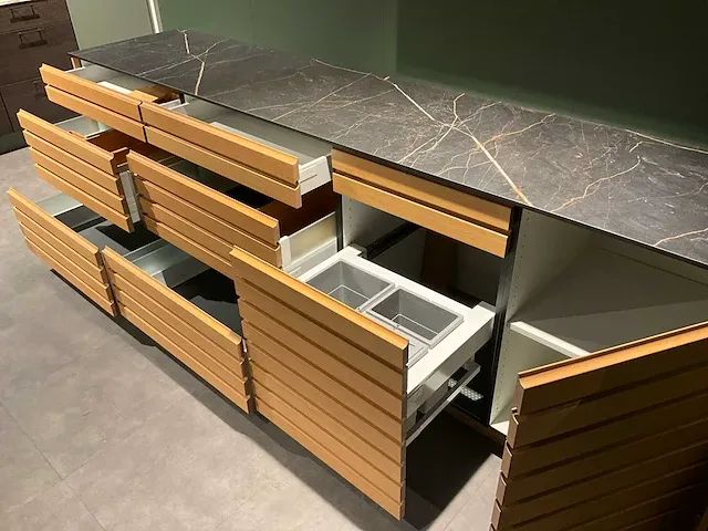 Kvik showroom wandkast - afbeelding 4 van  7